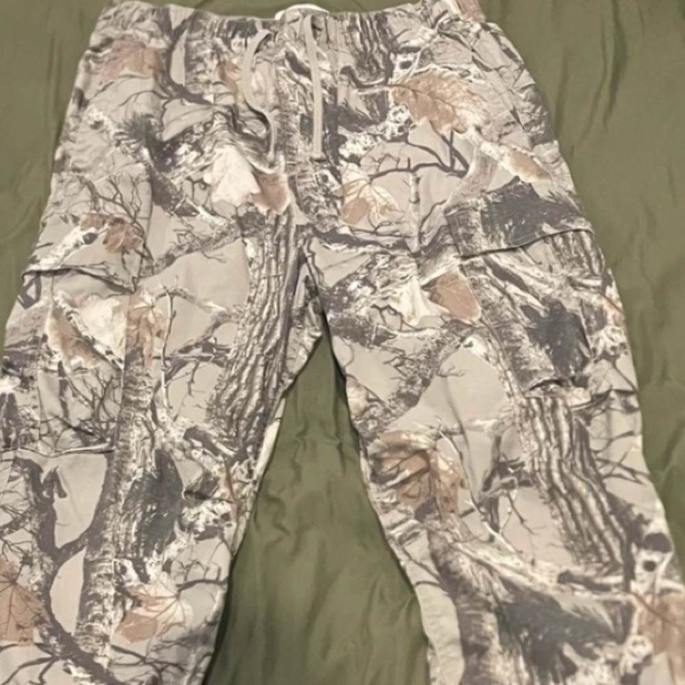 Women's Camo Cargo Joggers - Light Tan/Gray